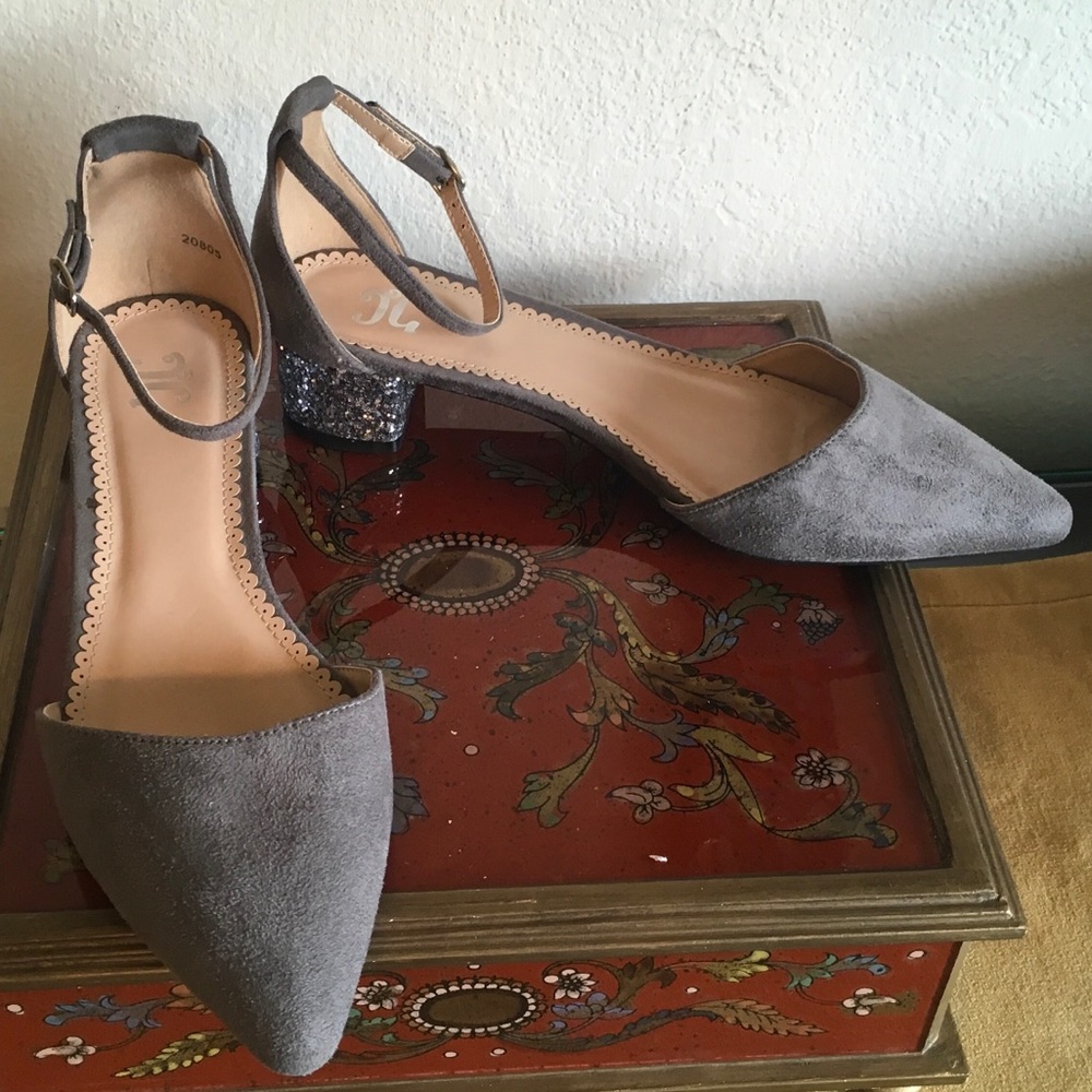 TC Gray Maisy Pointed Glitter Heel Pumps Sz 10